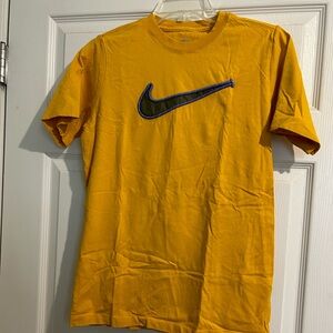 Tee shirt